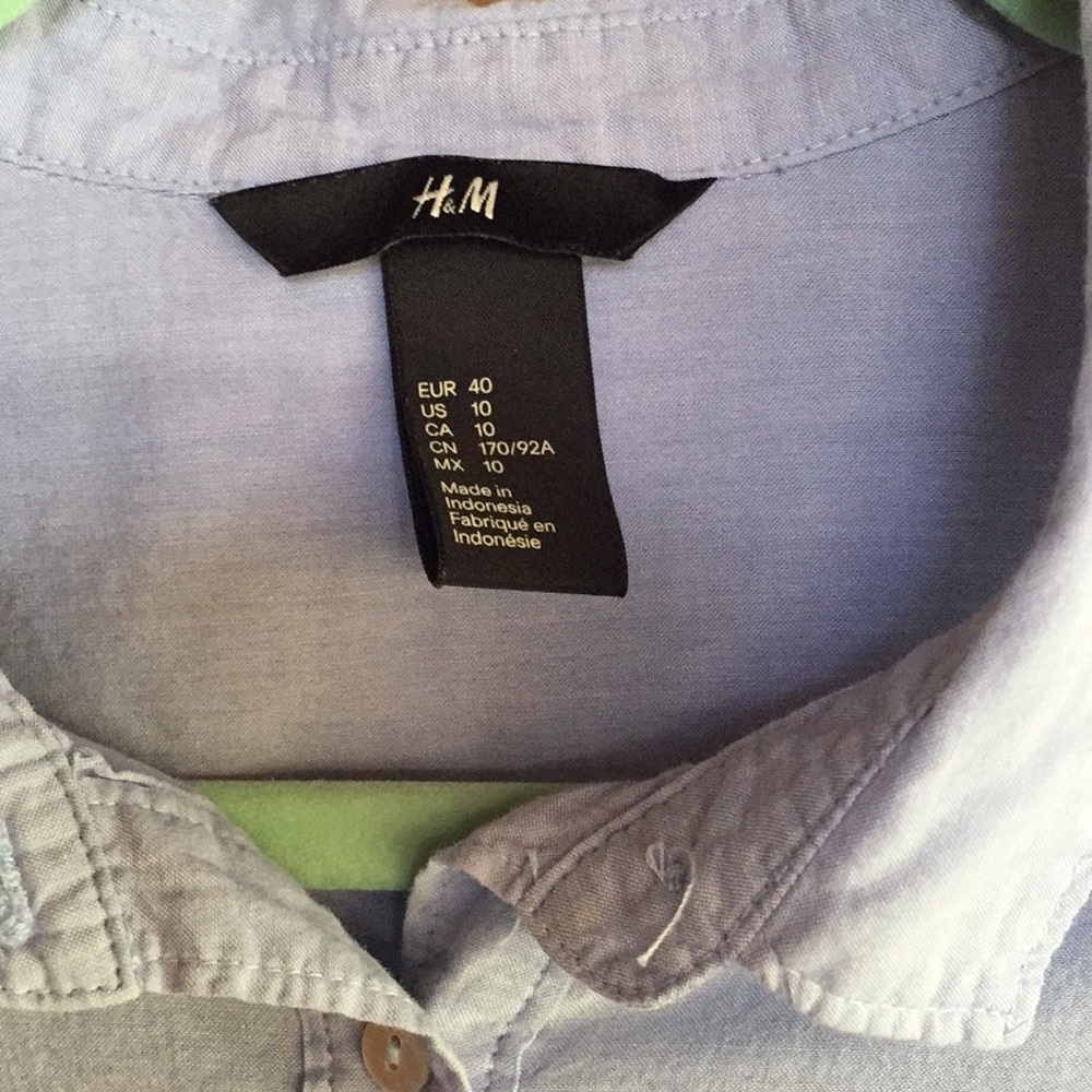 H&M blue button down shirt - Picture 2 of 4
